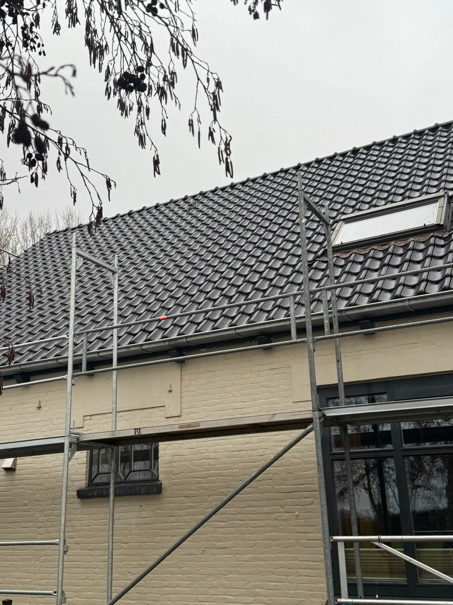 Dakrenovatie met nieuwe dakpannen